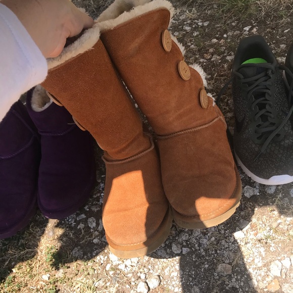 Uggs size 8 - Picture 2 of 4